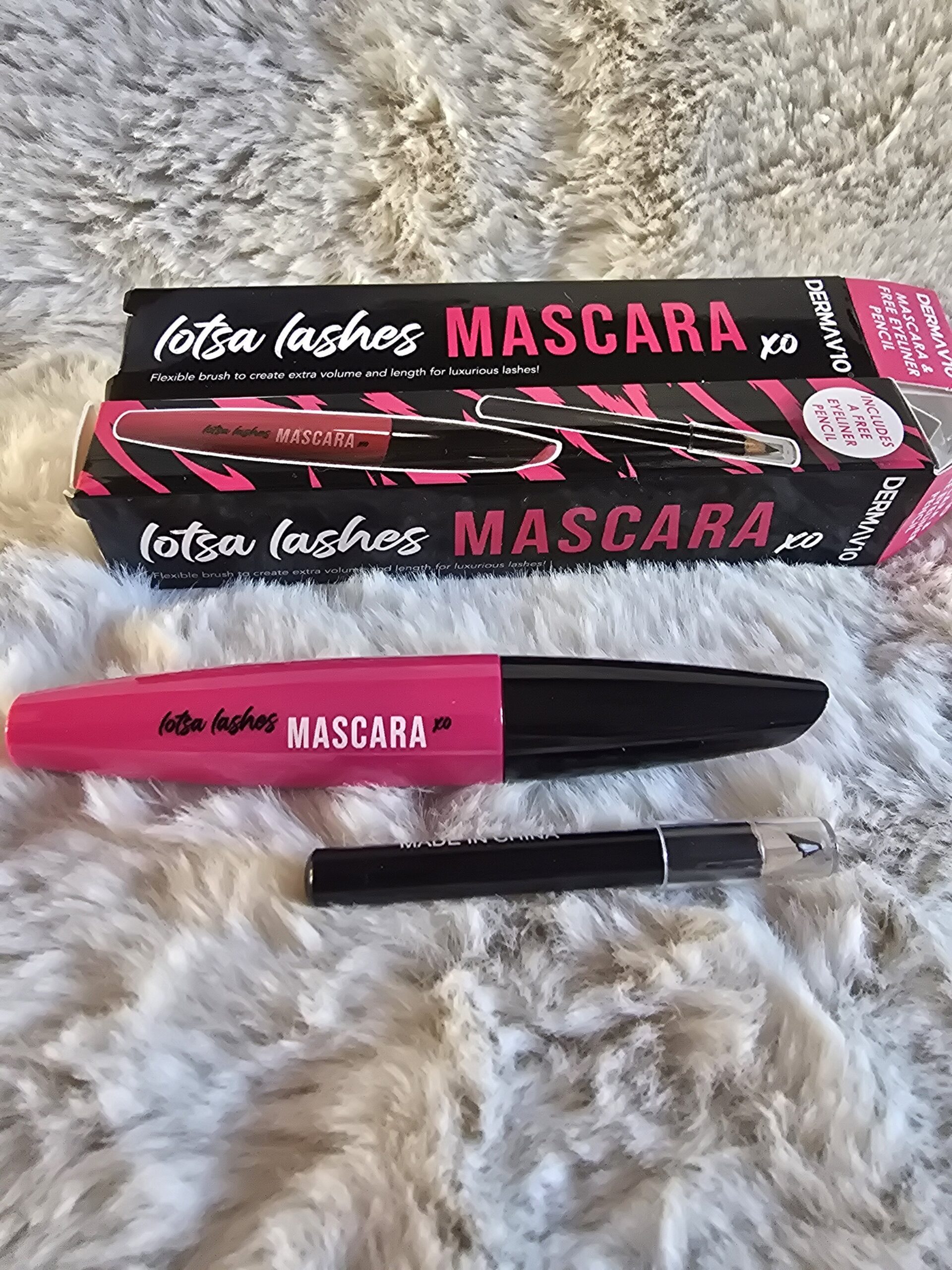 2025/12/JPEG_20251226_132318_7771715290793071072-scaled.jpg Skropstu tuša + acu zīmulis Lotsa Lashes Mascara XO (Dermav10) - Image 1