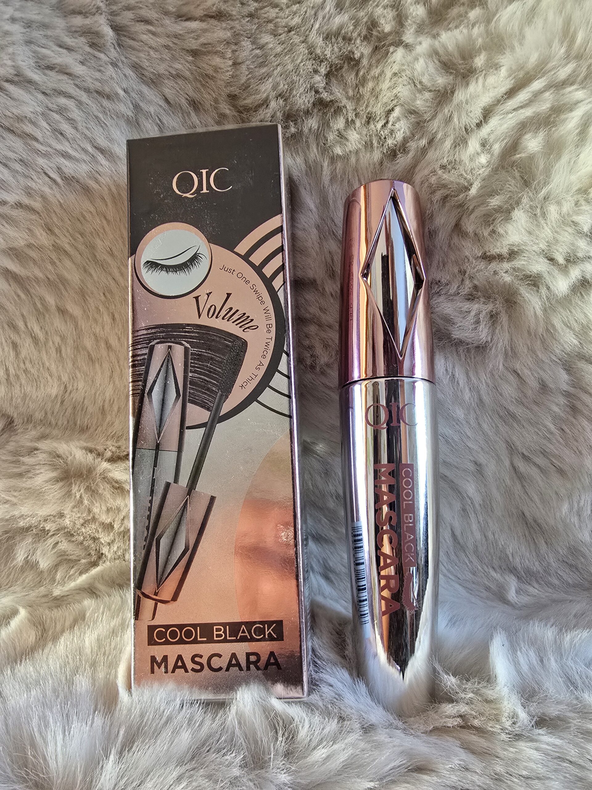 2026/01/1000047911-scaled.jpg Volume skropstu tuša QIC Cool Black - Image 1