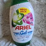 Ariel Gel Floral Fresh šķidrais veļas mazgāšanas līdzeklis (32 mazgāšanas reizes)