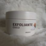 Deliplus Exfoliante Coco – attīrošs un barojošs ķermeņa skrubis ar koksriekstu, 250 ml